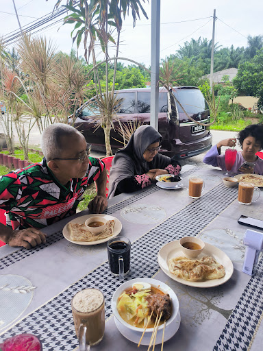 KAMPUNG MAKAN PARIT BENGKOK
