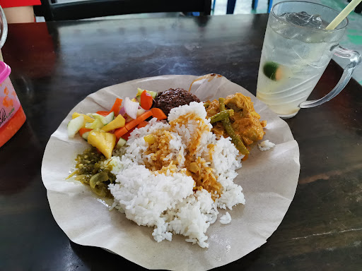 Masakan padang mak win