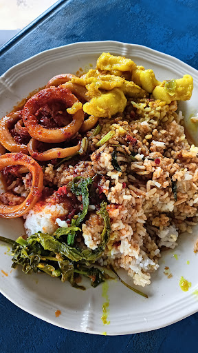 Mikhail Selera Kampung Nasi Campur