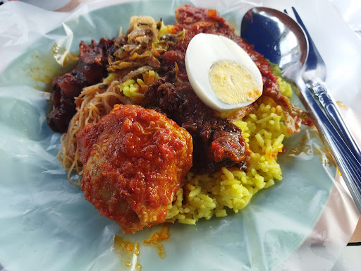 Konoha nasi lemak kuning berlauk campur