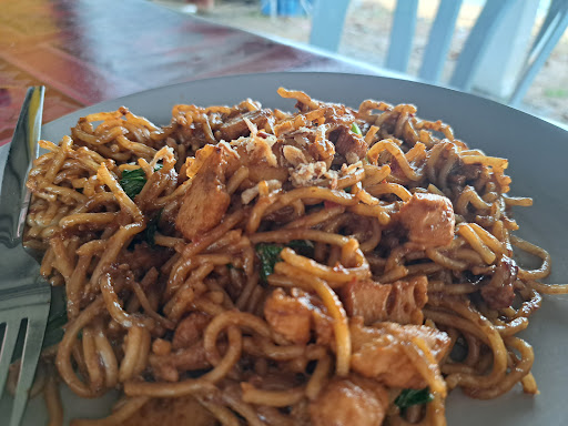 Warung Anak Dara tepi pantai