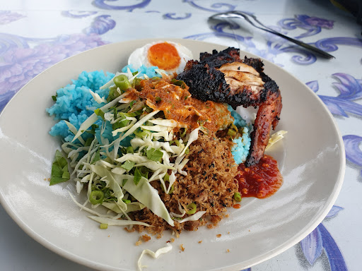 Kedai makan nasi kerabu batu 5 penjom