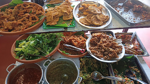 Nasi Campur Tambuah Selera