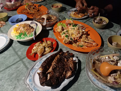 Memey's Kitchen Hut