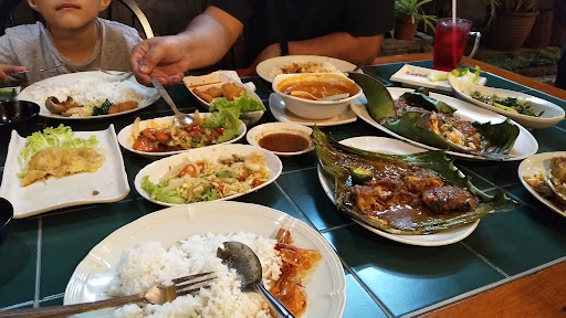 Restoran D' Perahu Ikan Bakar • Bandar Rawang