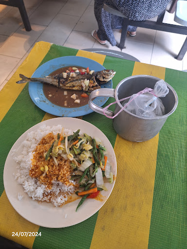 Mek Yem Nasi Campur & Masakan Panas
